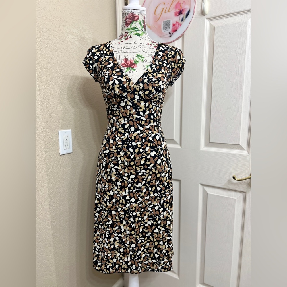 Chic Floral Midi Dress in Black and Brown